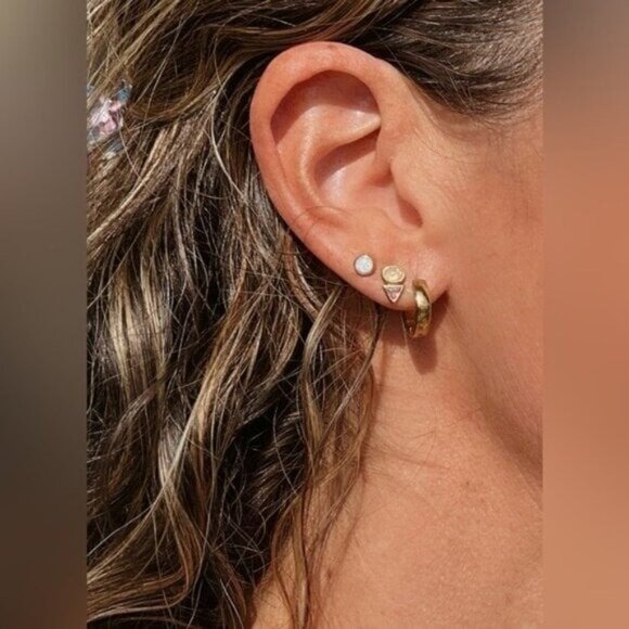 Huggies Gold Chunky huggie earrings Non-tarnish gold Waterproof EVERYDAY Earring - Picture 3 of 12